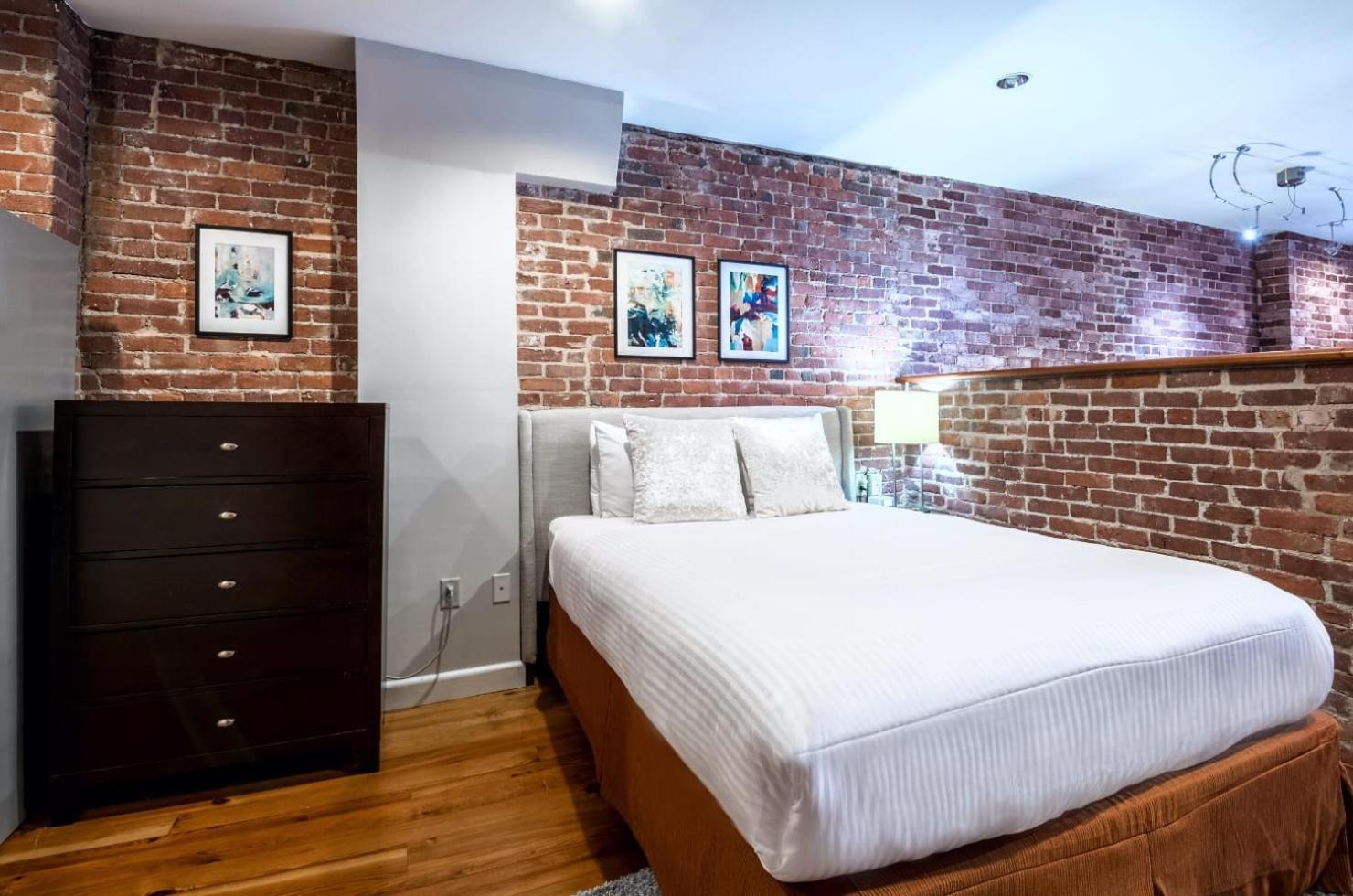 Apartment Historic Brick In North End Boston