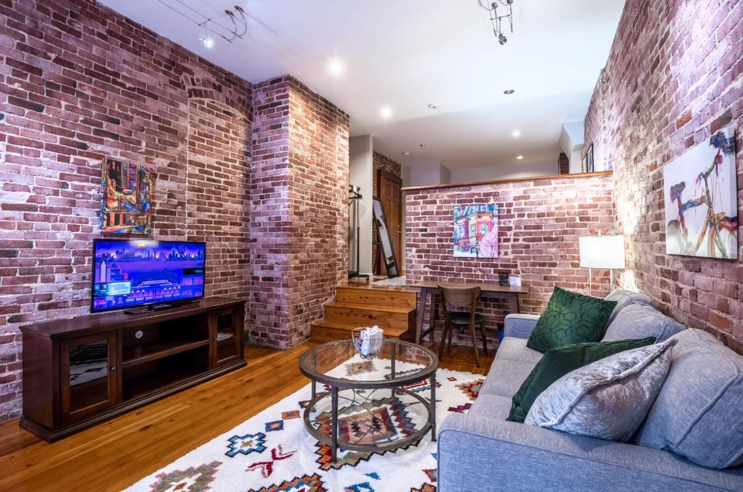Historic Brick In North End Apartment *